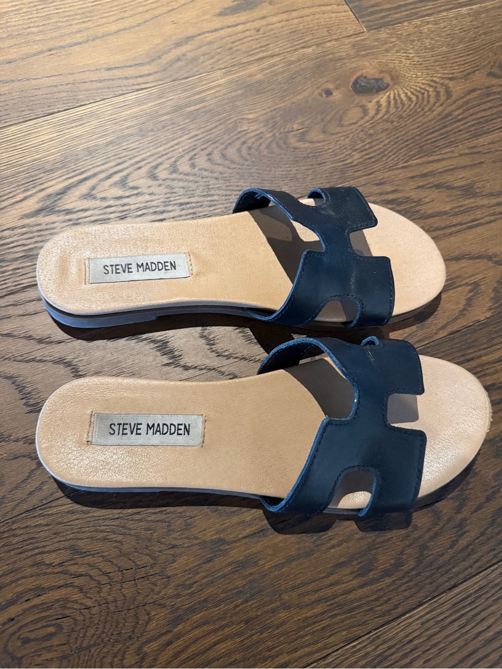 Steve Madden Black and Tan Slide Sandals - Picture 2 of 5